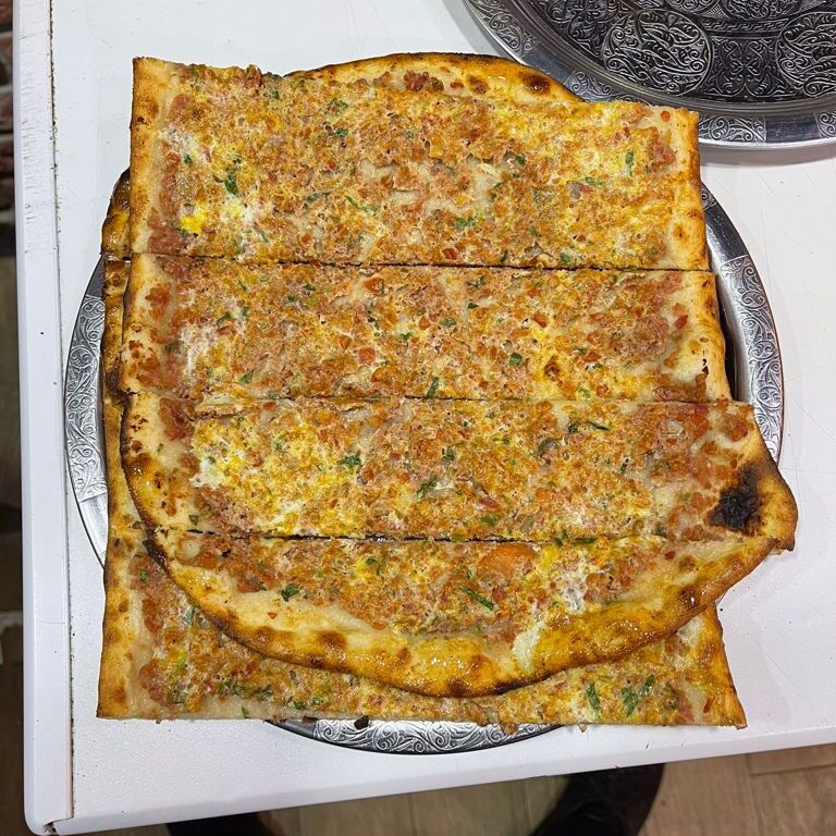 Kıymalı Yumurtalı Pide